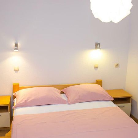 Apartments Rose Трогир Екстериор снимка