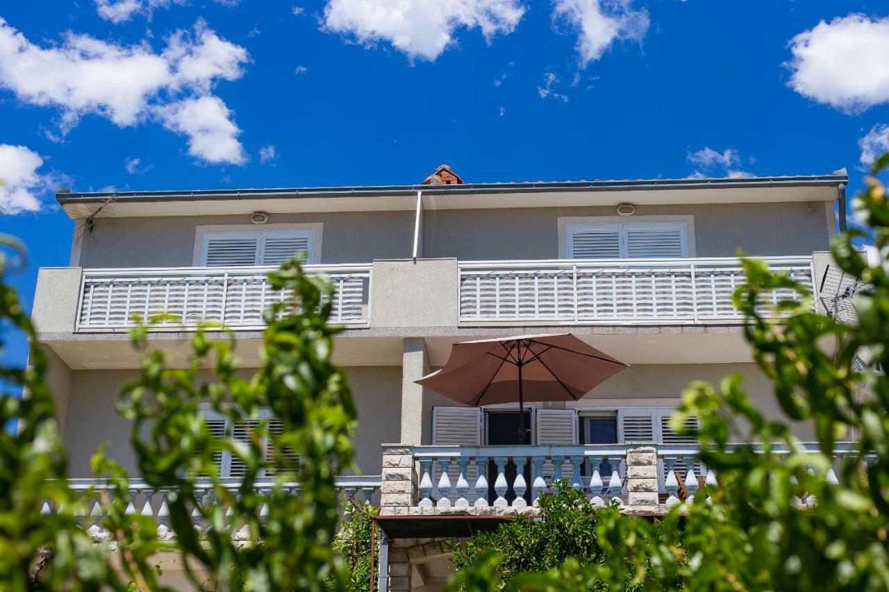 Apartments Rose Трогир Екстериор снимка