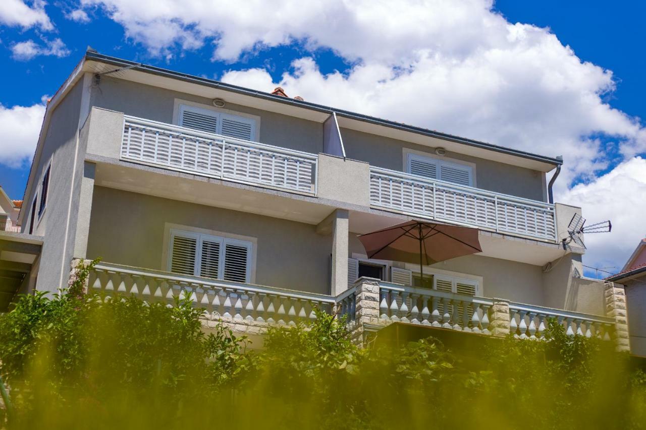 Apartments Rose Трогир Екстериор снимка