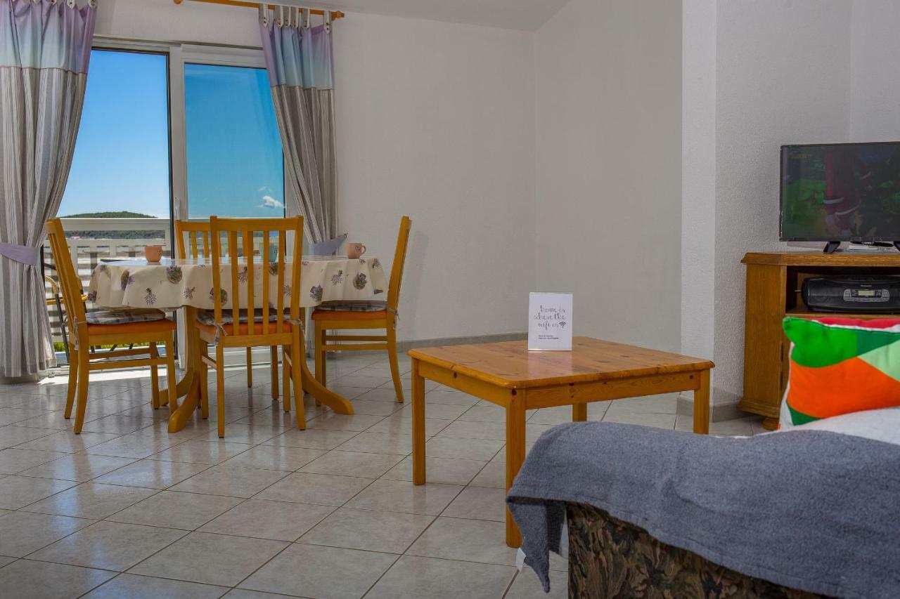 Apartments Rose Трогир Екстериор снимка